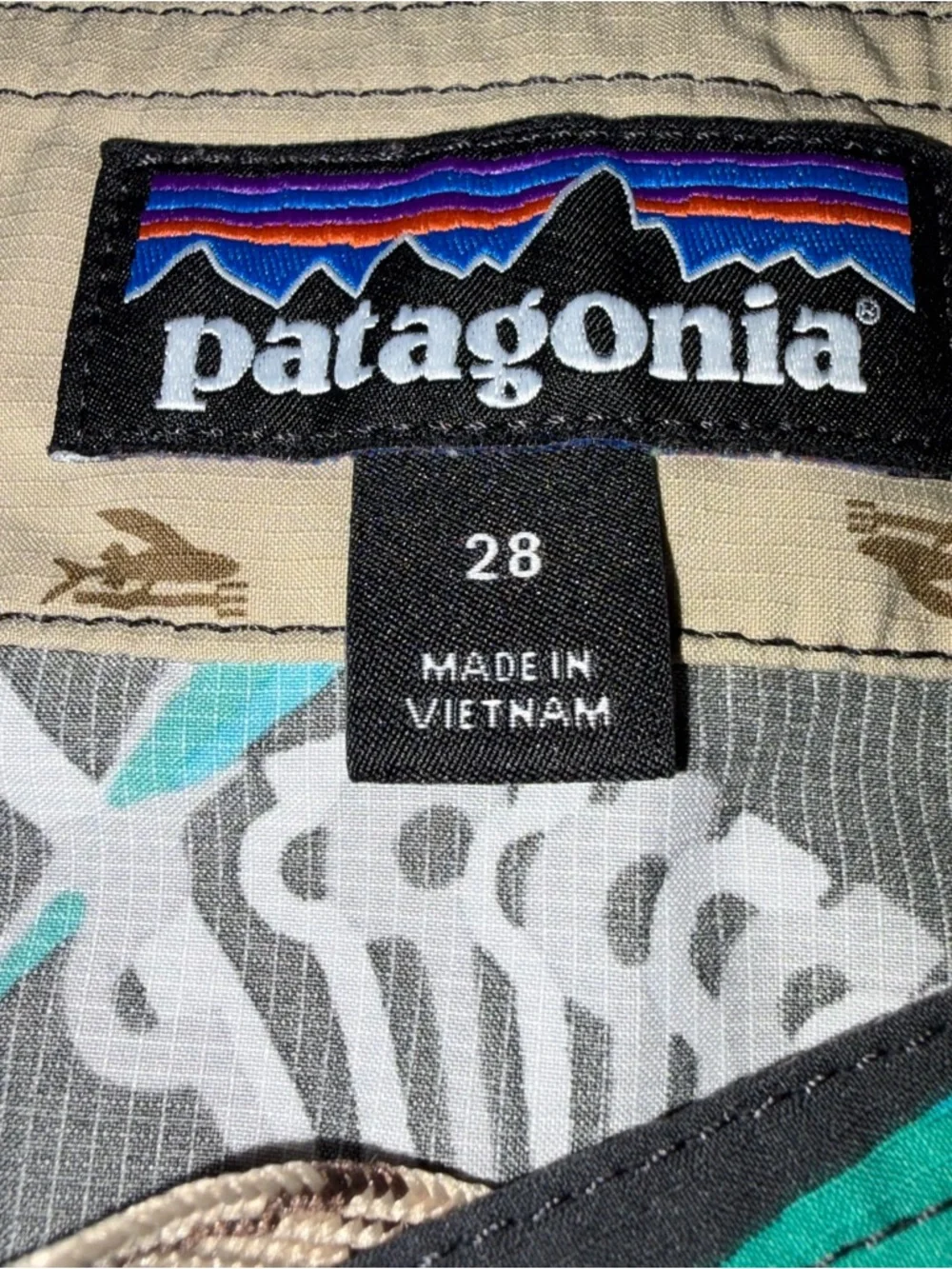 Patagonia Black Tropical Print Wavefarer Board Shorts Swim Shorts size 28